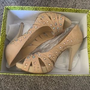 Gianni Bini nude rhinestone heels